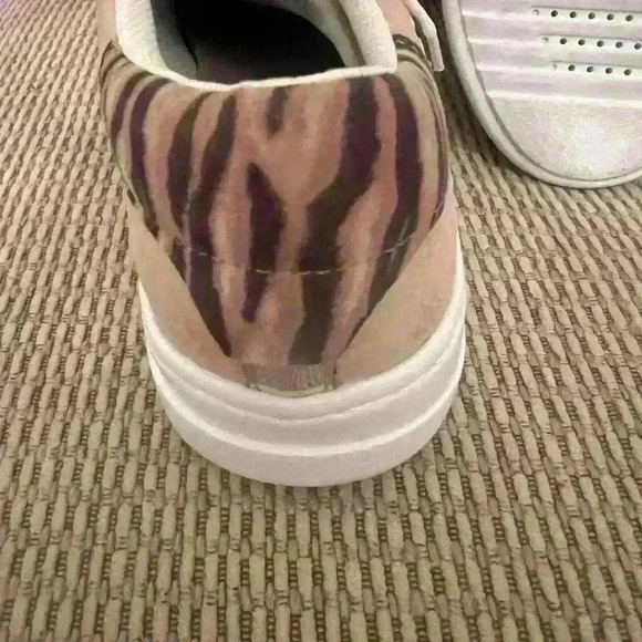 Geox sneakers womens size 9 Sand/ Gold DO2FED W Animal Print back - Picture 6 of 10